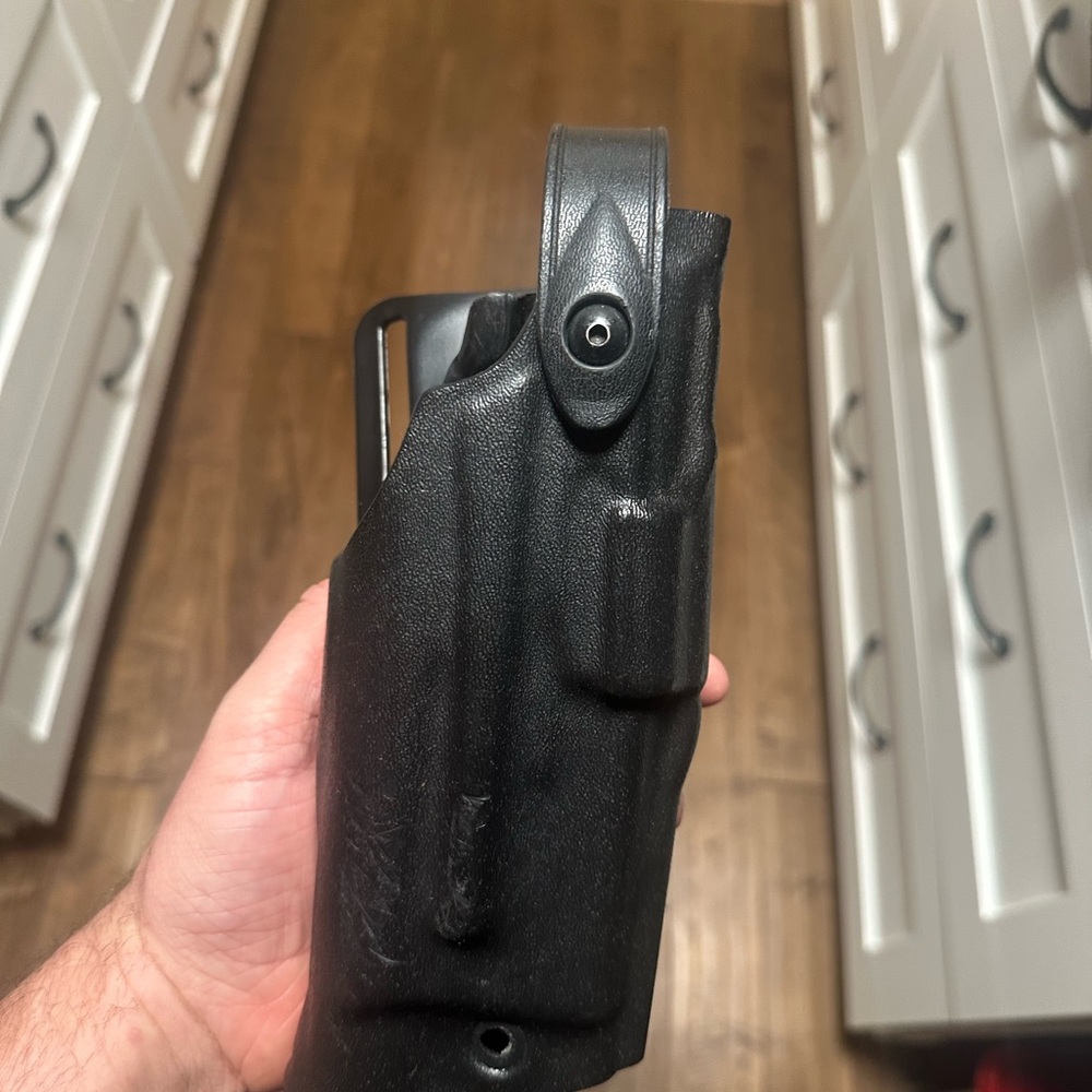 Safariland Level 2 Duty Holster – Glock 17 w/ TLR-1 HL – Black